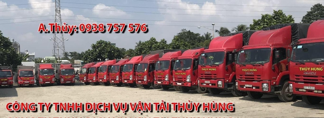 Đoàn xe tải hạng nặng của VẬN TẢI THỦY HÙNG đang vận chuyển hàng siêu trường siêu trọng trên đường bộ, đảm bảo an toàn và hiệu quả.